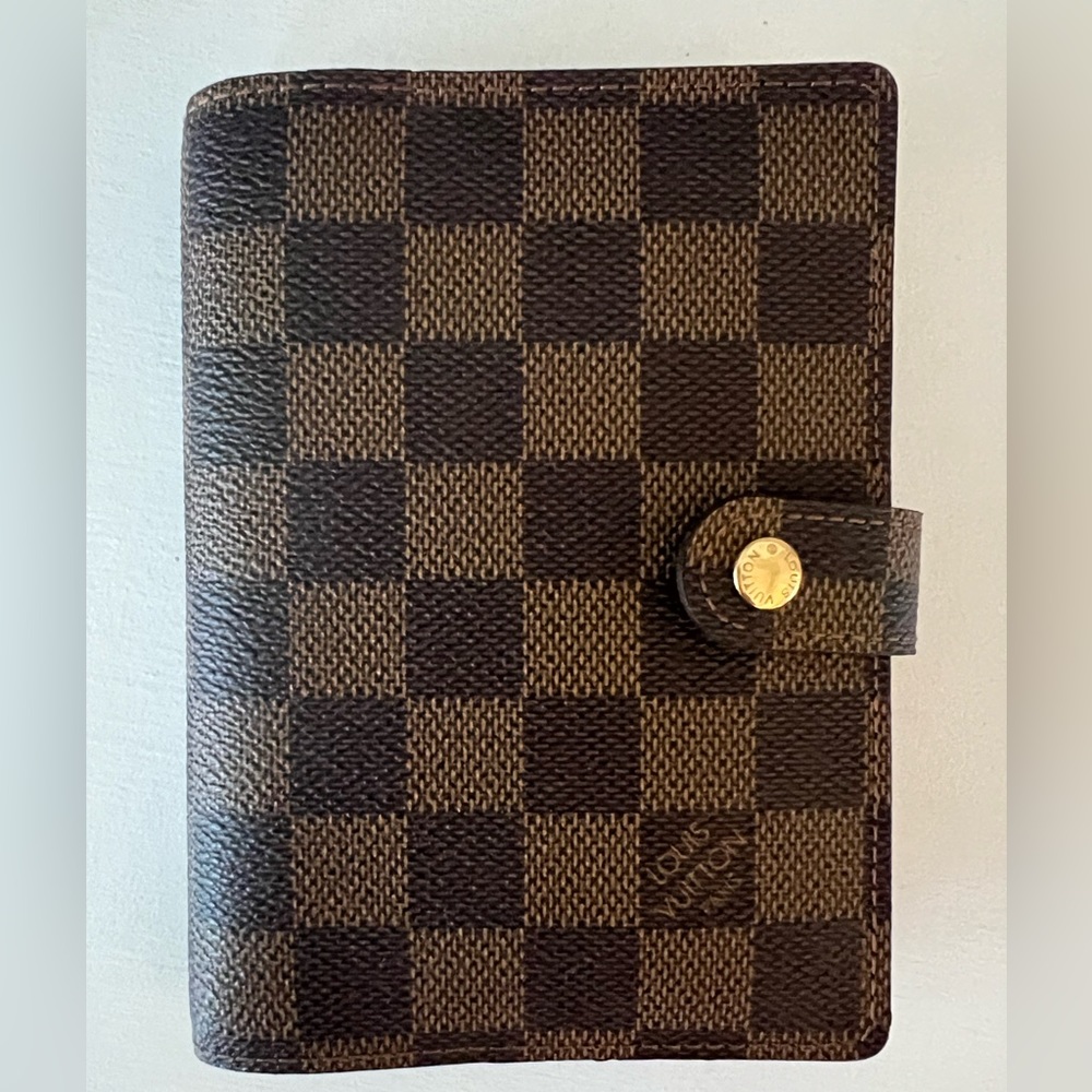 LOUIS VUITTON
Small Ring Agenda Cover - Picture 2 of 9